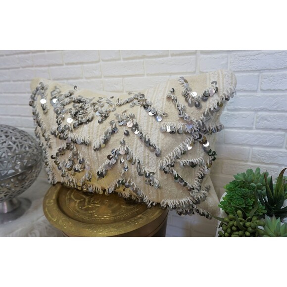Vintage Moroccan Wedding Blanket Pillow: Berber Handira Cushion Cover 03YS00148 - Picture 4 of 10